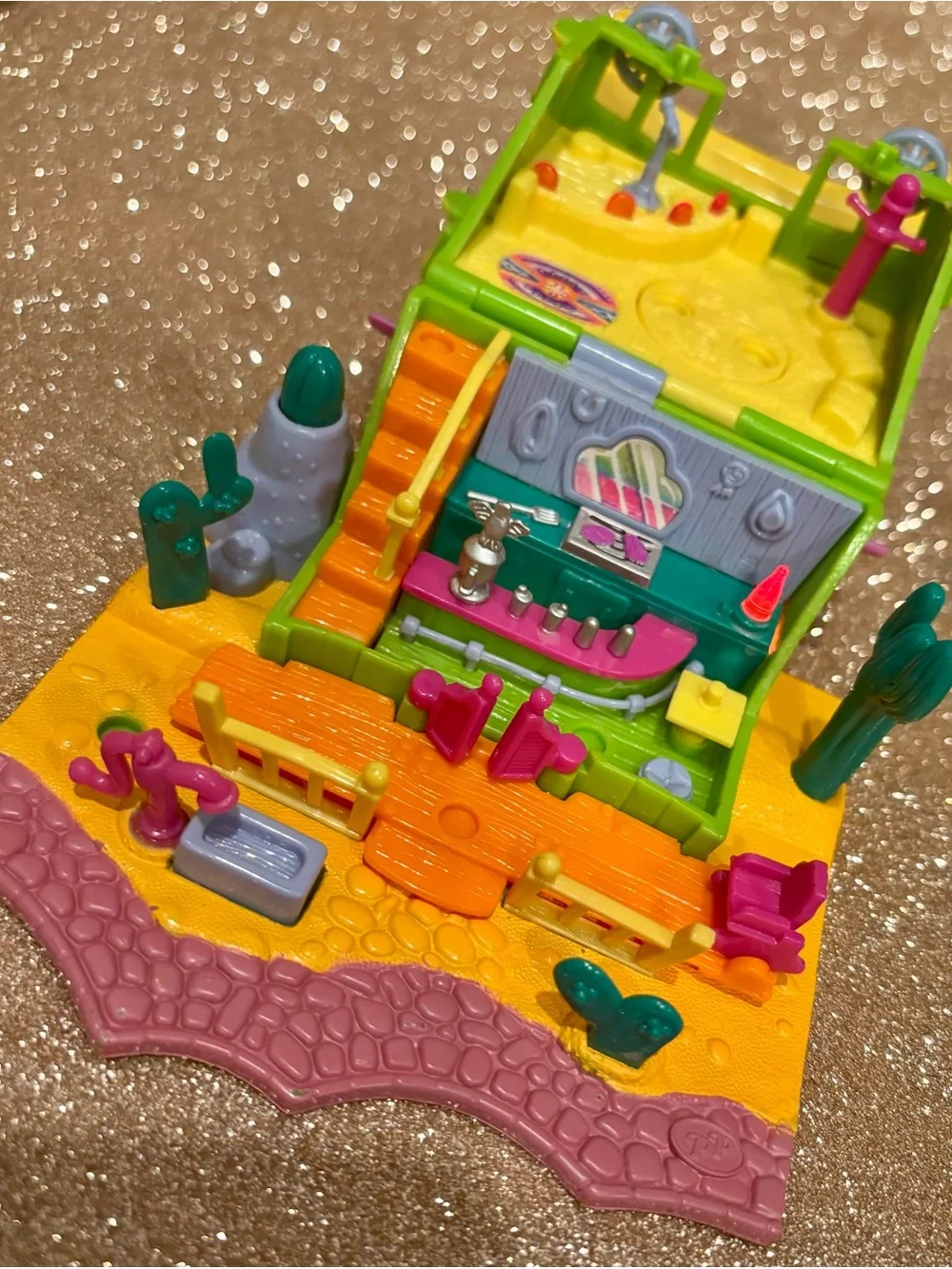 Bluebird Toys: Polly Pocket 1994 Light-up Horseshoe Saloon